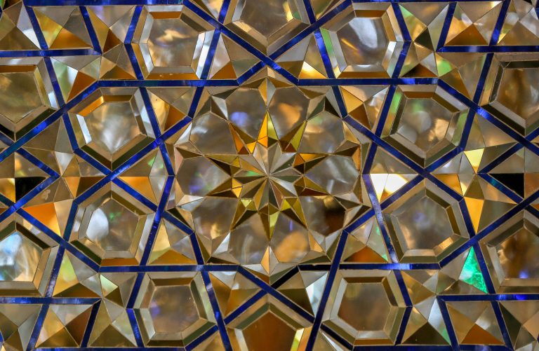 طرح گل با هنر آینه کاری و آینه رنگی