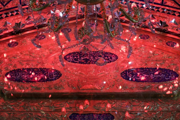 علی مع الحق و الحق مع علی