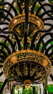 «وصی المصطفی حقا» روی چلچراغ حرم