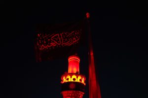 پرچم فزت ورب الکعبه بر فراز حرم امیرالمؤمنین علی علیه السلام