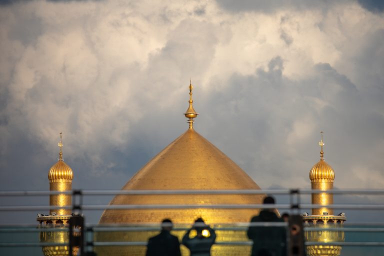 گنبد مطهر حرم امام علی علیه السلام