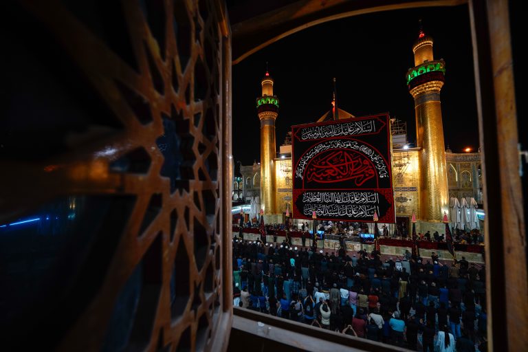 تصویر صحن حرم امیرالمؤمنین در شب ضربت خوردن امام