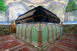 سیاه پوش کردن ضریح امام علی علیه السلام در ایام شهادت