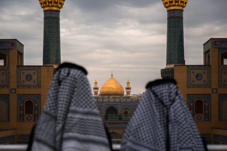 تصویر کیفیت عالی زائران در صحن حرم امیرالمؤمنین علی علیه السلام