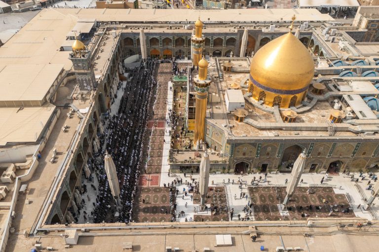 مراسم برافراشتن پرچم غدیر در حرم امام علی علیه‌السلام