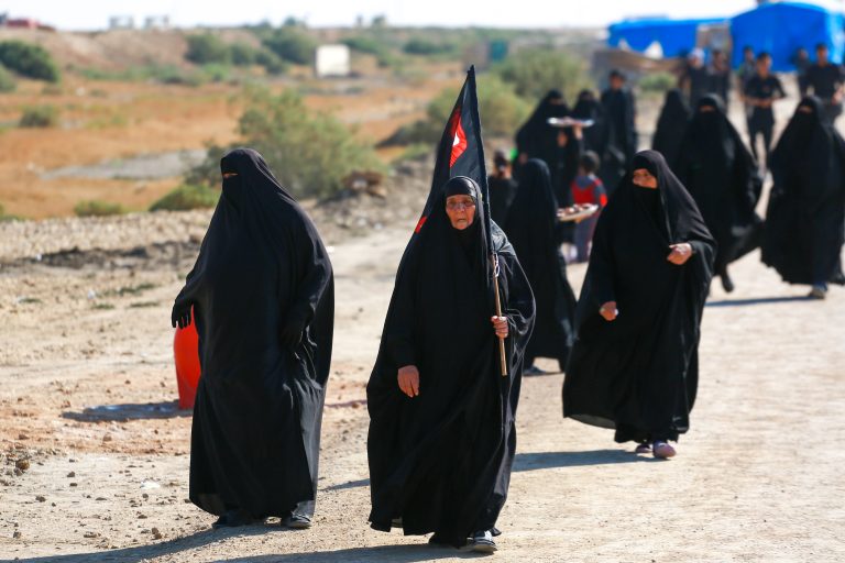 بانوان در مسیر مشایه