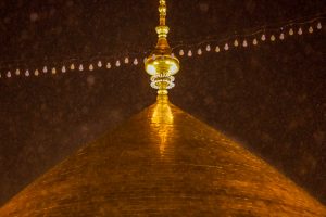 تصویری از باران بر گنبد حرم امام علی امیرالمؤمنین علیه‌السلام