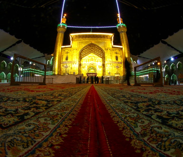 ایوان طلا در شب