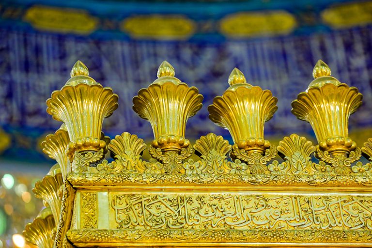 طلاکاری بالای ضریح