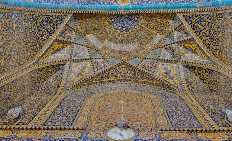 کاشی کاری دیوار