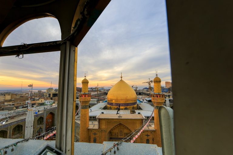 ایوان طلا و گنبد و گلدسته حرم امام علی علیه‌السلام