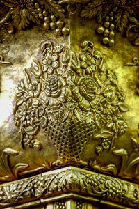 گل و گلدان طلایی