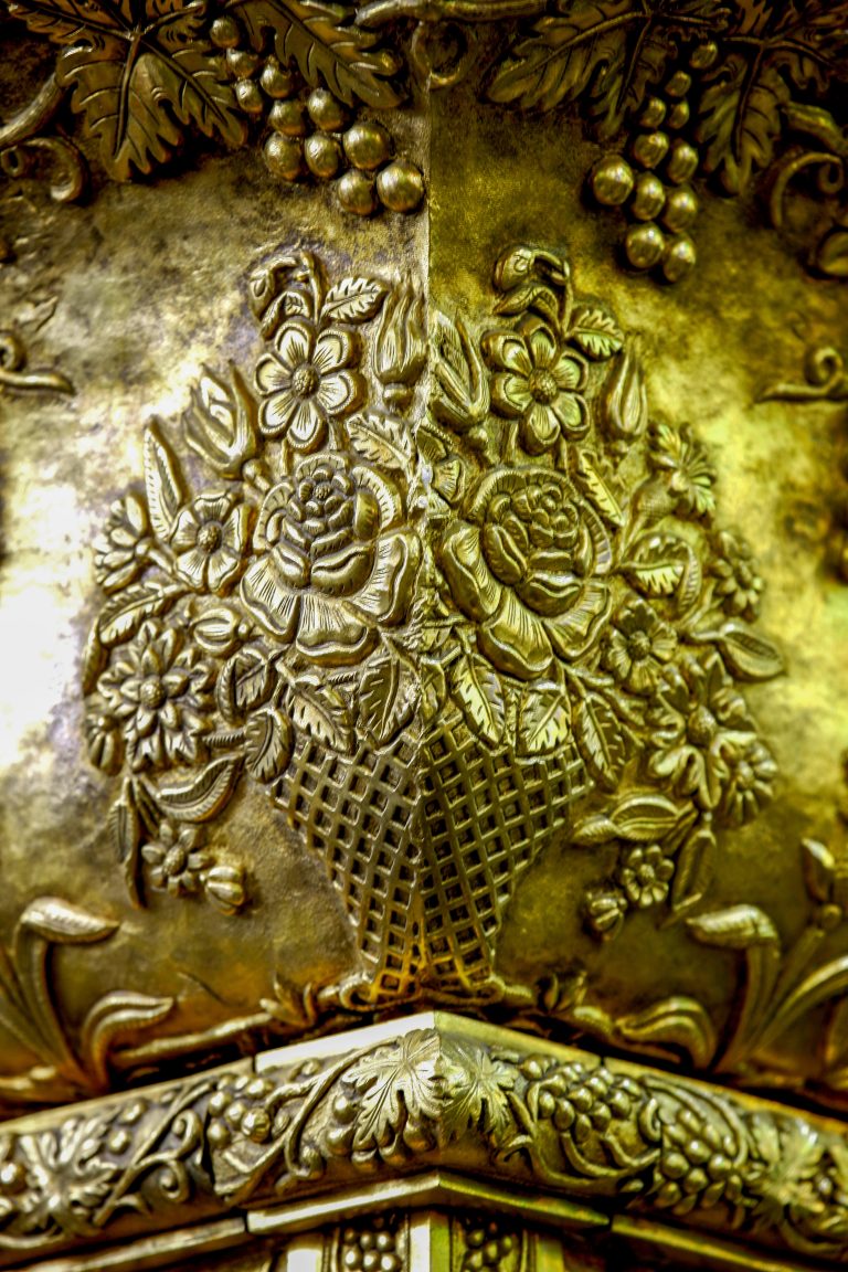 گل و گلدان طلایی