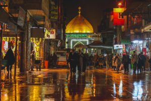 گنبد امام علی از خیابان رسول در باران