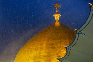 ریزش باران بر روی گنبد مطهر علوی