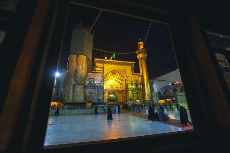 ایوان طلای نجف در دل شب