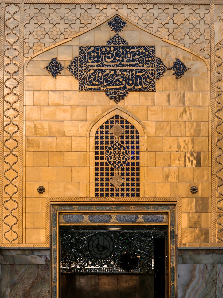 نوشته با طلاکاری