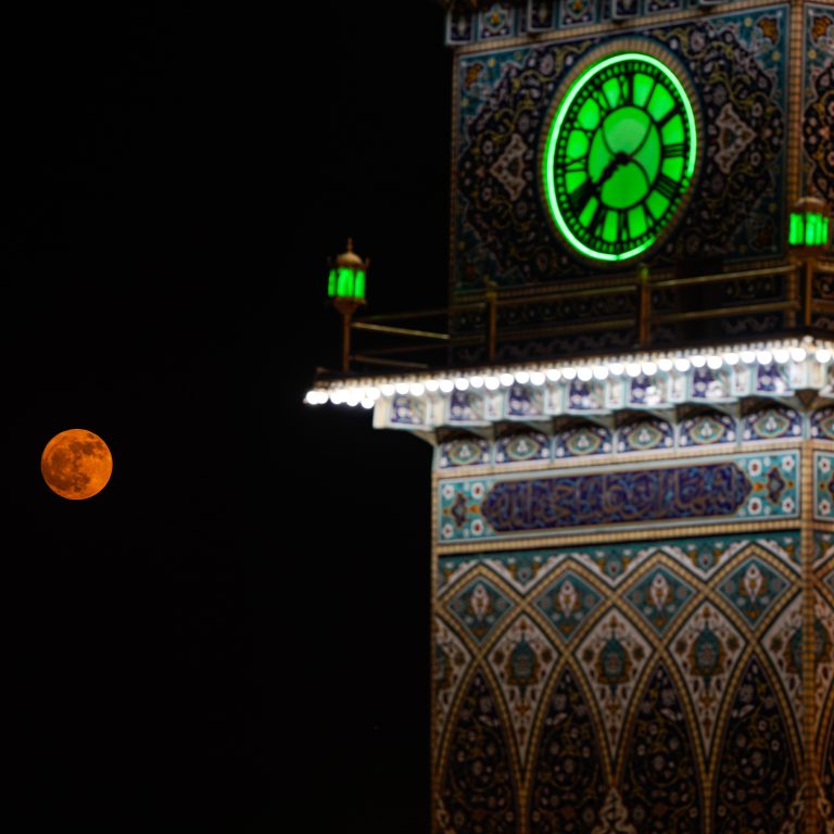 ماه خونین و ساعت حرم