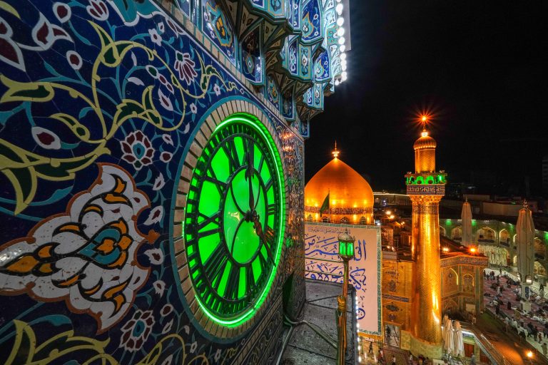 ساعت صحن و گلدسته و گنبد