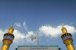 پرچم غدیر بالای ایوان طلا