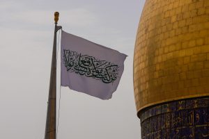 پرچم غدیر کنار گنبد