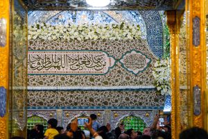 پوش روی ضریح امام علی با حدیث غدیر