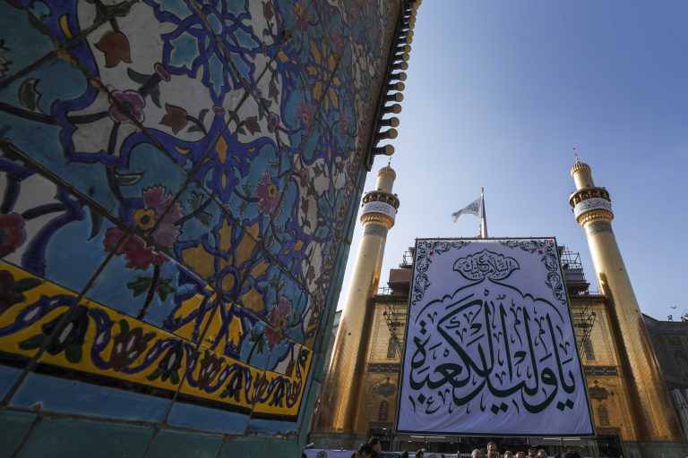 بنر یا ولید الکعبه و کاشی‌کاری حرم