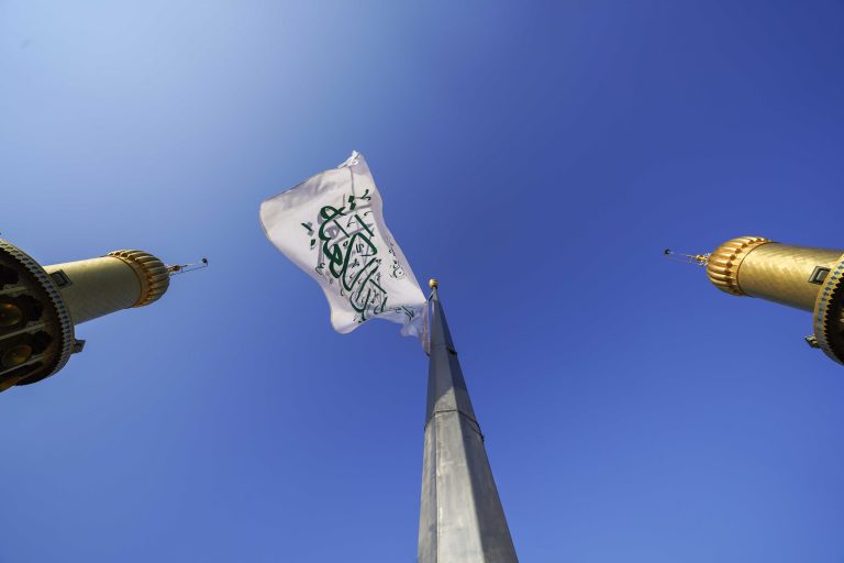 برافراشتن پرچم میلاد امیرالمؤمنین