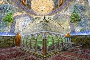 ضریح گل‌آرایی شده به مناسبت ولادت امیر