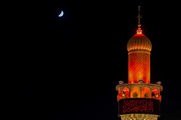 گلدسته حرم در اولین شب محرم