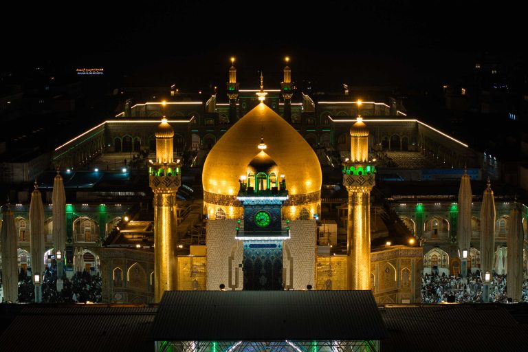تصویر هوایی از گنبد و گلدسته‌های حرم در عید غدیر