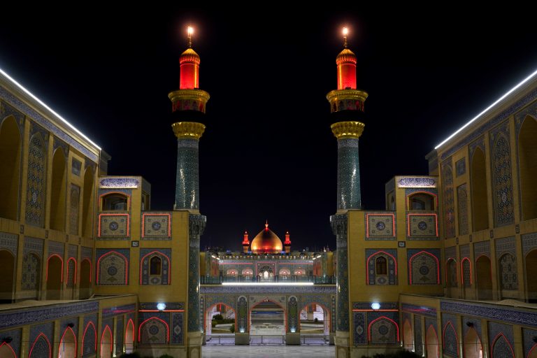 گنبد از طرف صحن حضرت زهرا سلام‌الله‌علیها