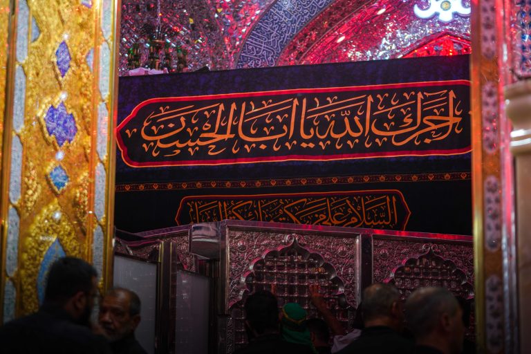 کتیبه روی ضریح به مناسبت محرم