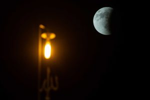 ماه در آسمان