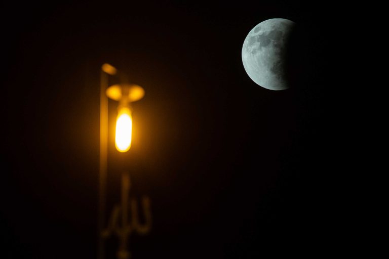 ماه در آسمان