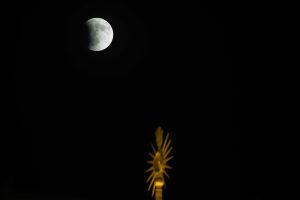 ماه و خورشید گنبد