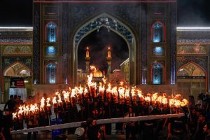 مشاعل اهالی نجف و گنبد حرم