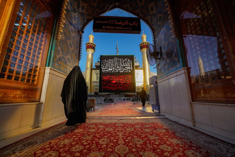 ورودی باب الرضا و کتیبه آجرک الله