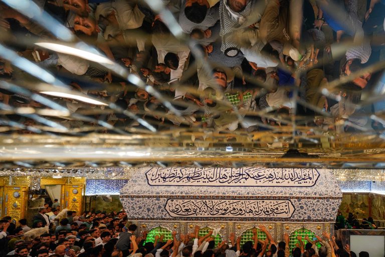 کتیبه روی ضریح مطهر به مناسبت عید غدیر