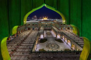 سفره‌های ضیافت در شب عید غدیر در صحن حضرت زهرا