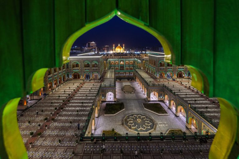 سفره‌های ضیافت در شب عید غدیر در صحن حضرت زهرا