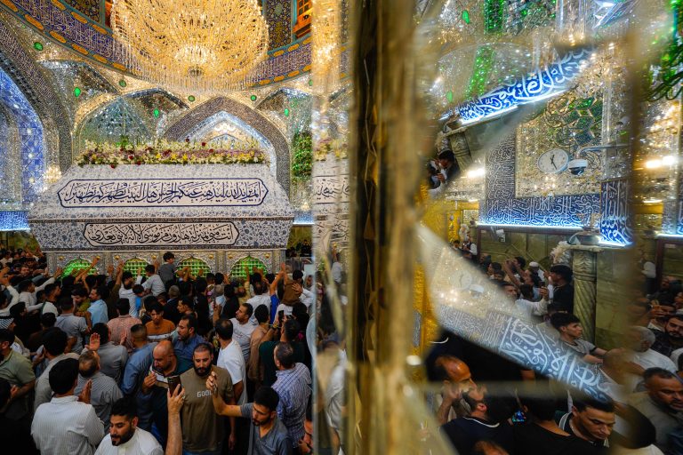 زیارت ضریح امیرالمؤمنین در عید سعید غدیر