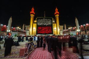 حضور عزاداران در صحن و روبروی ایوان طلا در دهه اول محرم