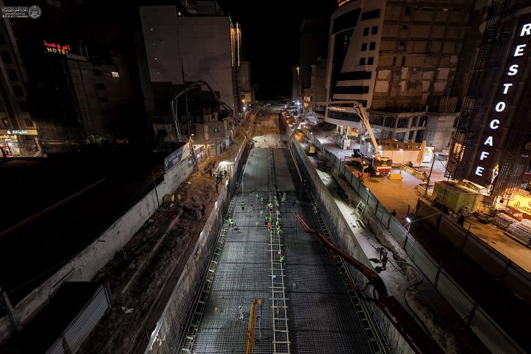 عملیات بتن‌ریزی سقف تقاطع غیر هم‌سطح شارع الرسول