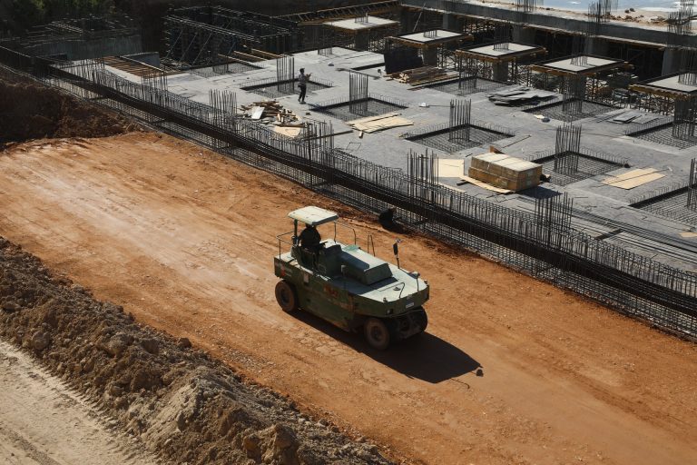 پارکینگ بزرگ طبقاتی نجف - غلطک زنی