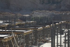 کف طبقۀ دوم در پارکینگ طبقاتی نجف - کاربرد میل‌گردها در طبقۀ اول و دوم