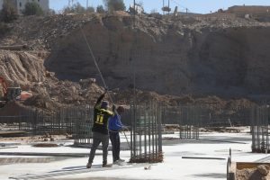 پارکینگ طبقاتی نجف - نصب میل‌گرد 