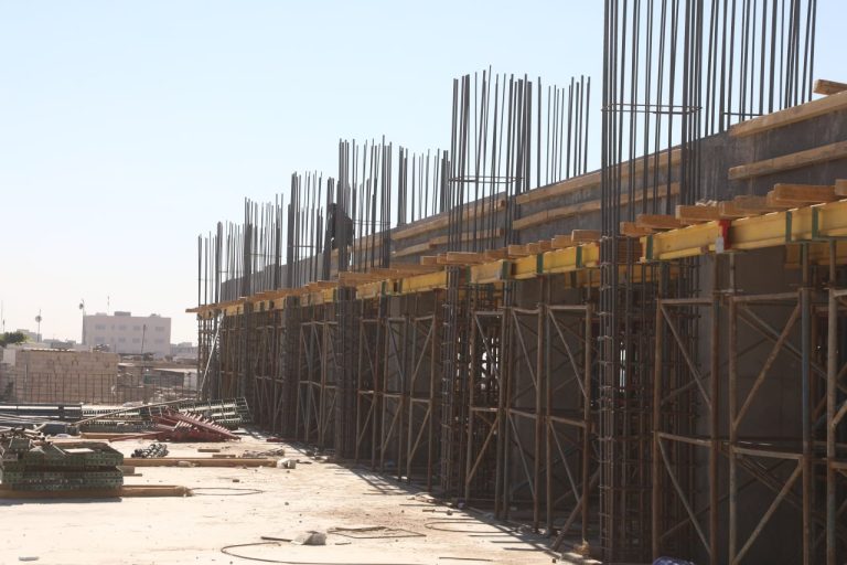 پارکینگ طبقاتی نجف - از نمای راست