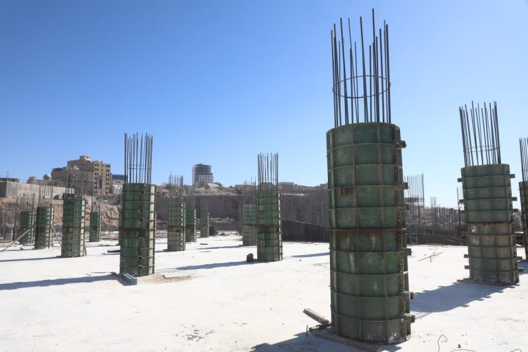 پارکینگ طبقاتی نجف - پایه‌ها و کف