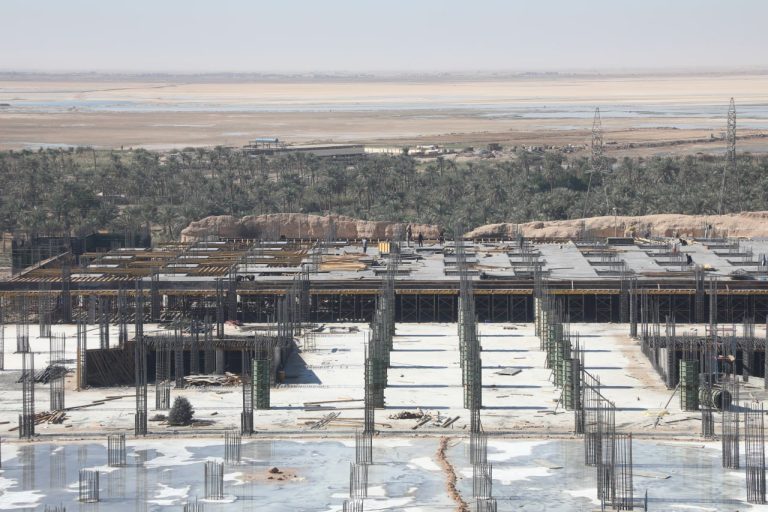 پارکینگ طبقاتی نجف - نمای دور